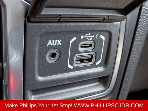 Used 2022 Jeep Wrangler Unlimited Rubicon AWD/4WD image 21