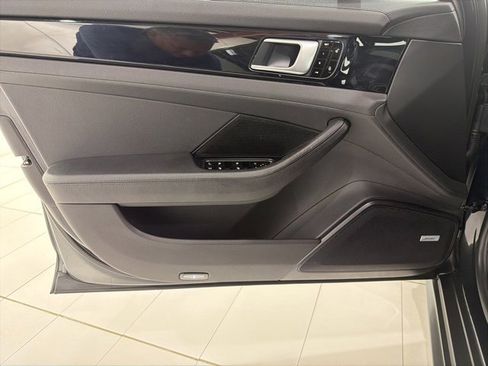 Used 2018 Porsche Panamera 4 image 10