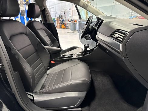 Used 2024 Volkswagen Jetta SE FWD image 32