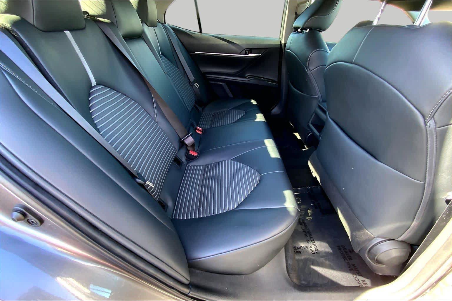 Used 2019 Toyota Camry SE FWD image 19