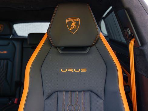 Used 2024 Lamborghini Urus S AWD/4WD image 38