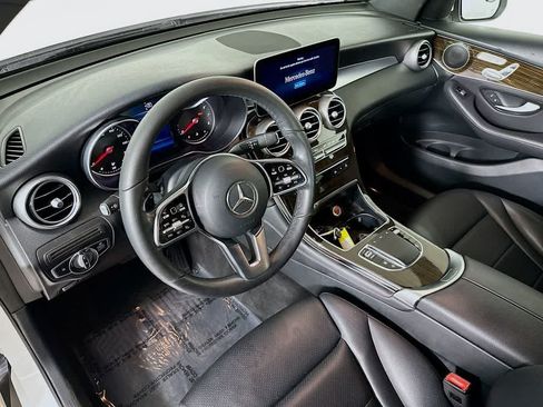 Used 2020 Mercedes-Benz GLC 300 4MATIC image 2