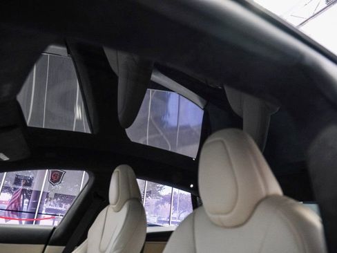 Used 2022 Tesla Model S image 6