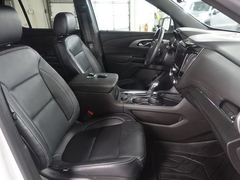 Used 2023 Chevrolet Traverse LT FWD image 28