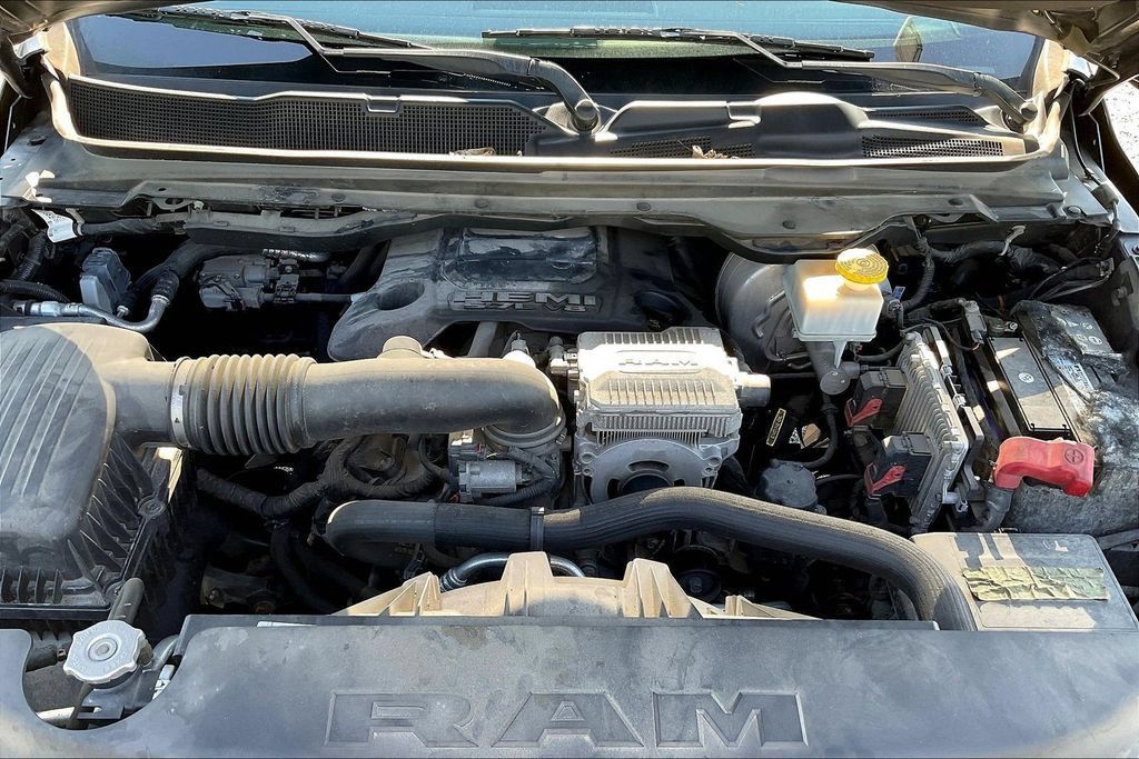 Used 2019 RAM 1500 Laramie AWD/4WD image 28