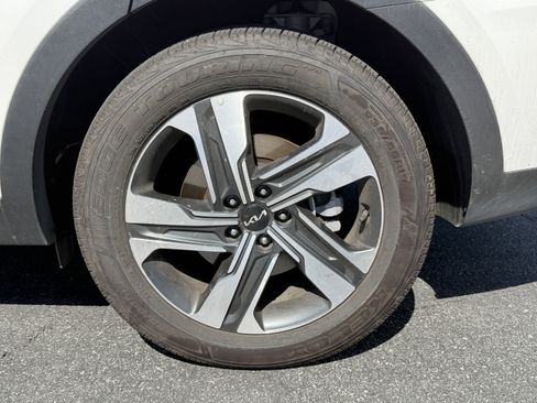 Certified 2024 Kia Sorento SX Prestige AWD/4WD image 9