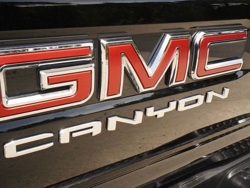 Used 2026 GMC Canyon AT4 w/ Technology Plus Package AWD/4WD image 40