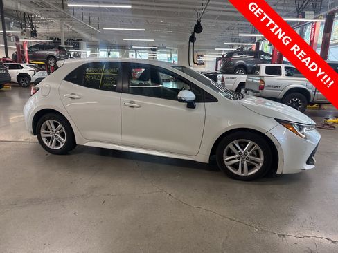 Used 2019 Toyota Corolla SE image 2