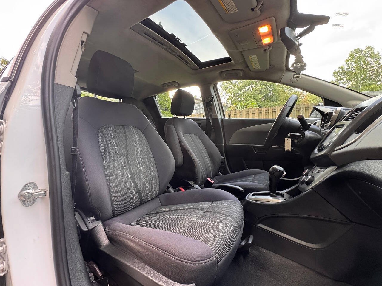 Used 2015 Chevrolet Sonic LT w/ Fun and Sun Package FWD image 13
