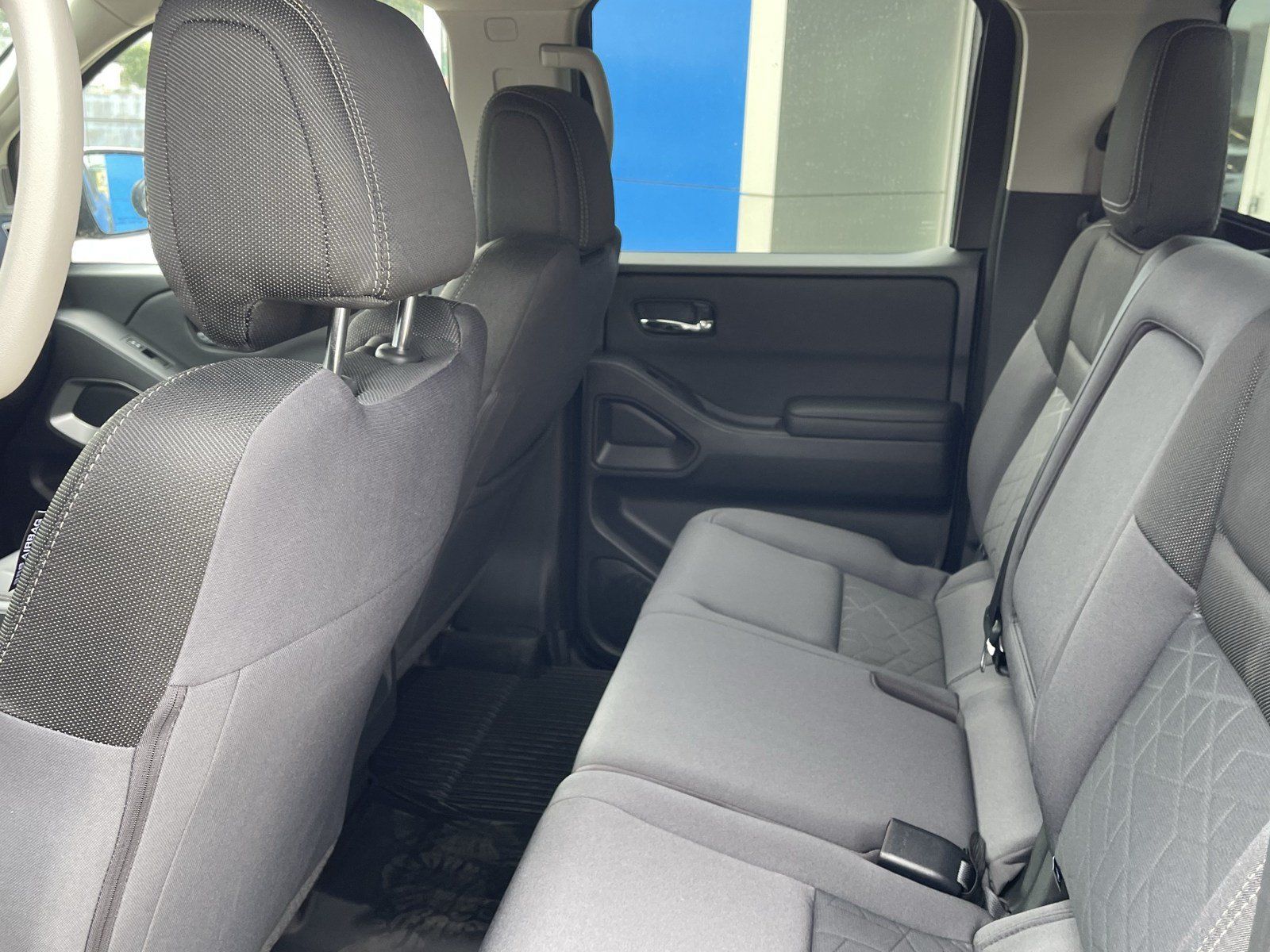 Used 2025 Nissan Frontier SV AWD/4WD image 14