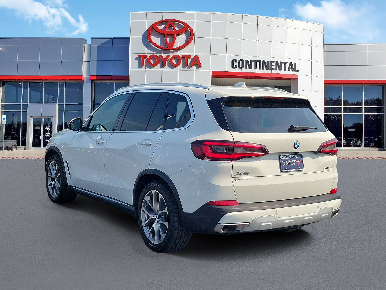 Used 2020 BMW X5 xDrive40i w/ Convenience Package AWD/4WD image 4