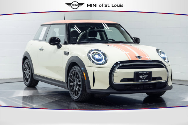 Used 2022 MINI Cooper 2-Door Hardtop FWD image 1
