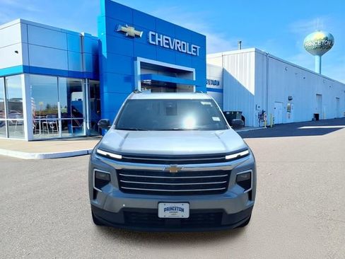 New 2026 Chevrolet Traverse LT w/ Sun and Wheel Package AWD/4WD image 9