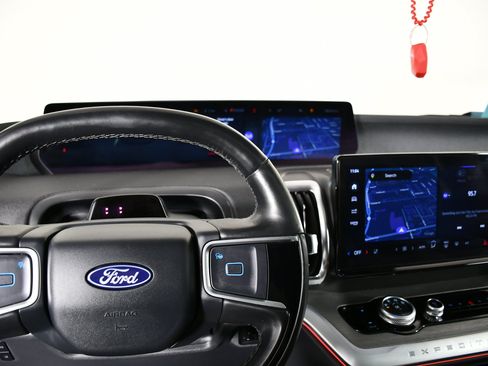Used 2025 Ford Expedition Platinum AWD/4WD image 17