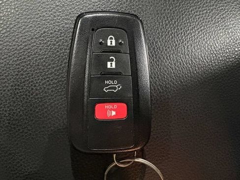 Used 2020 Toyota RAV4 XLE w/ Convenience Package AWD/4WD image 18