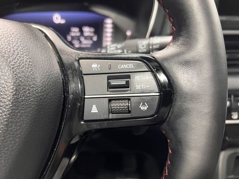 Used 2025 Honda Pilot Black Edition image 10