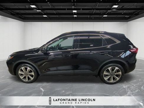 Used 2024 Ford Escape Platinum image 2