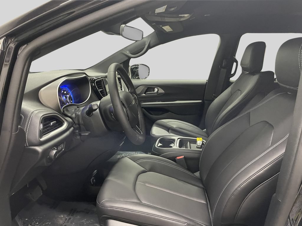 New 2027 Chrysler Pacifica Select FWD image 18