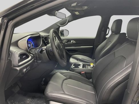 New 2027 Chrysler Pacifica Select FWD image 18