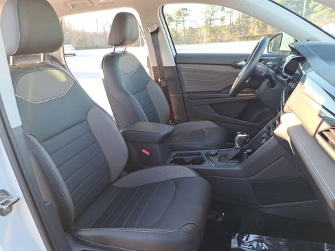 Certified 2024 Volkswagen Taos SEL image 10