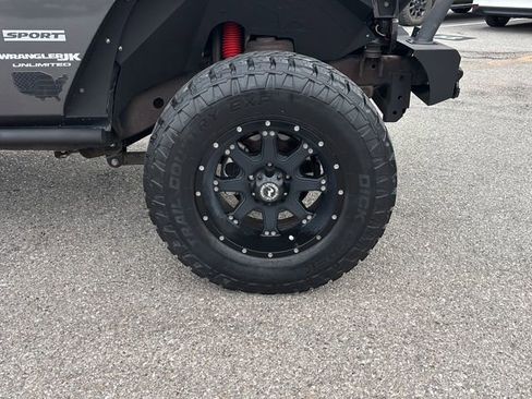 Used 2018 Jeep Wrangler Unlimited Sport S image 9