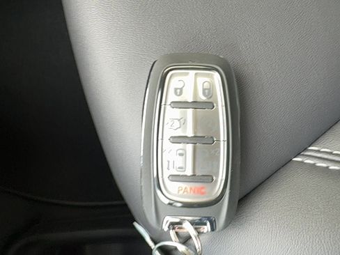 Used 2026 Chrysler Pacifica Select AWD/4WD image 38