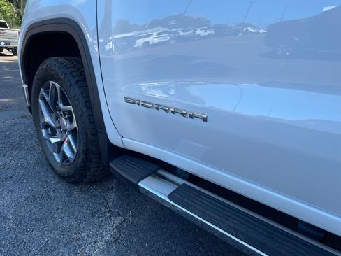 Used 2025 GMC Sierra 1500 SLT w/ SLT Premium Plus Package AWD/4WD image 13