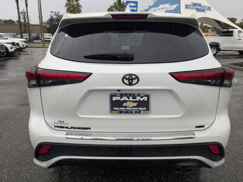 Used 2023 Toyota Highlander XSE FWD image 4