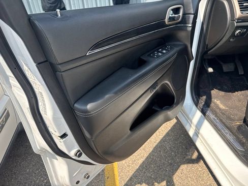 Used 2014 Jeep Grand Cherokee Overland AWD/4WD image 12