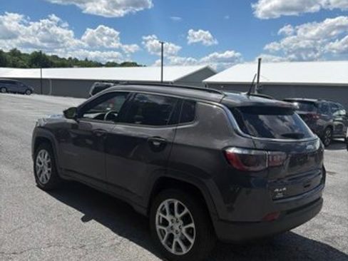Used 2024 Jeep Compass Latitude w/ Sun and Sound Group AWD/4WD image 5