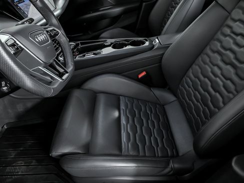 Used 2022 Audi e-tron GT Prestige w/ Prestige Package image 21