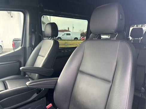 Used 2022 Mercedes-Benz Sprinter 2500 image 18