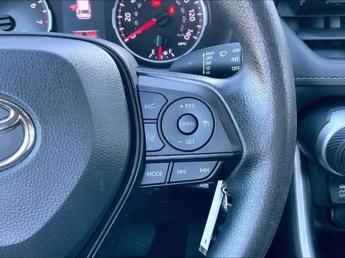 Used 2022 Toyota RAV4 LE image 22