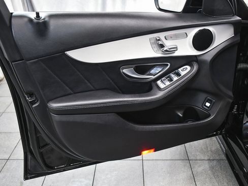 Used 2019 Mercedes-Benz C 300 Sedan image 9