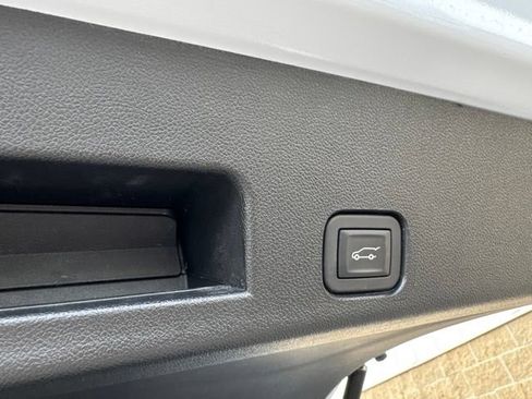 Used 2026 GMC Acadia Denali Ultimate w/ LPO, Floor Liner Package AWD/4WD image 12