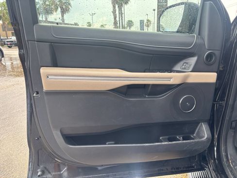 Used 2024 Ford Expedition Limited RWD image 9