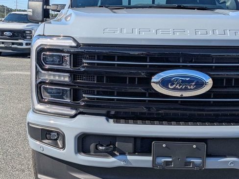 Used 2026 Ford F250 Platinum AWD/4WD image 9