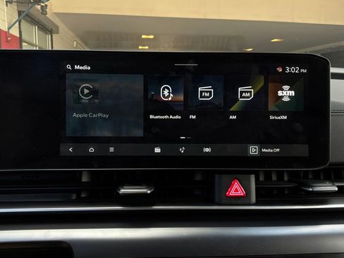 Used 2026 Kia Carnival FWD image 35