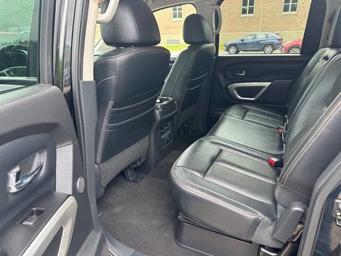 Used 2018 Nissan Titan SL AWD/4WD image 10