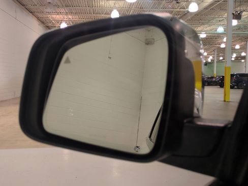 Used 2021 Jeep Grand Cherokee Limited AWD/4WD image 25