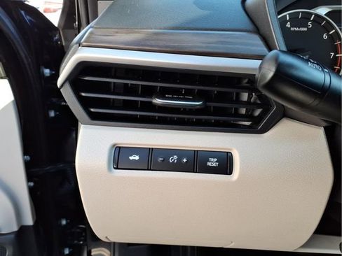 Used 2025 Nissan Altima 2.5 SV image 15