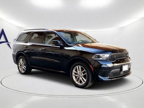 Used 2024 Dodge Durango GT RWD image 3