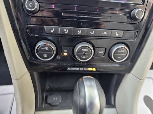 Used 2021 Volkswagen Passat 2.0T SE image 33