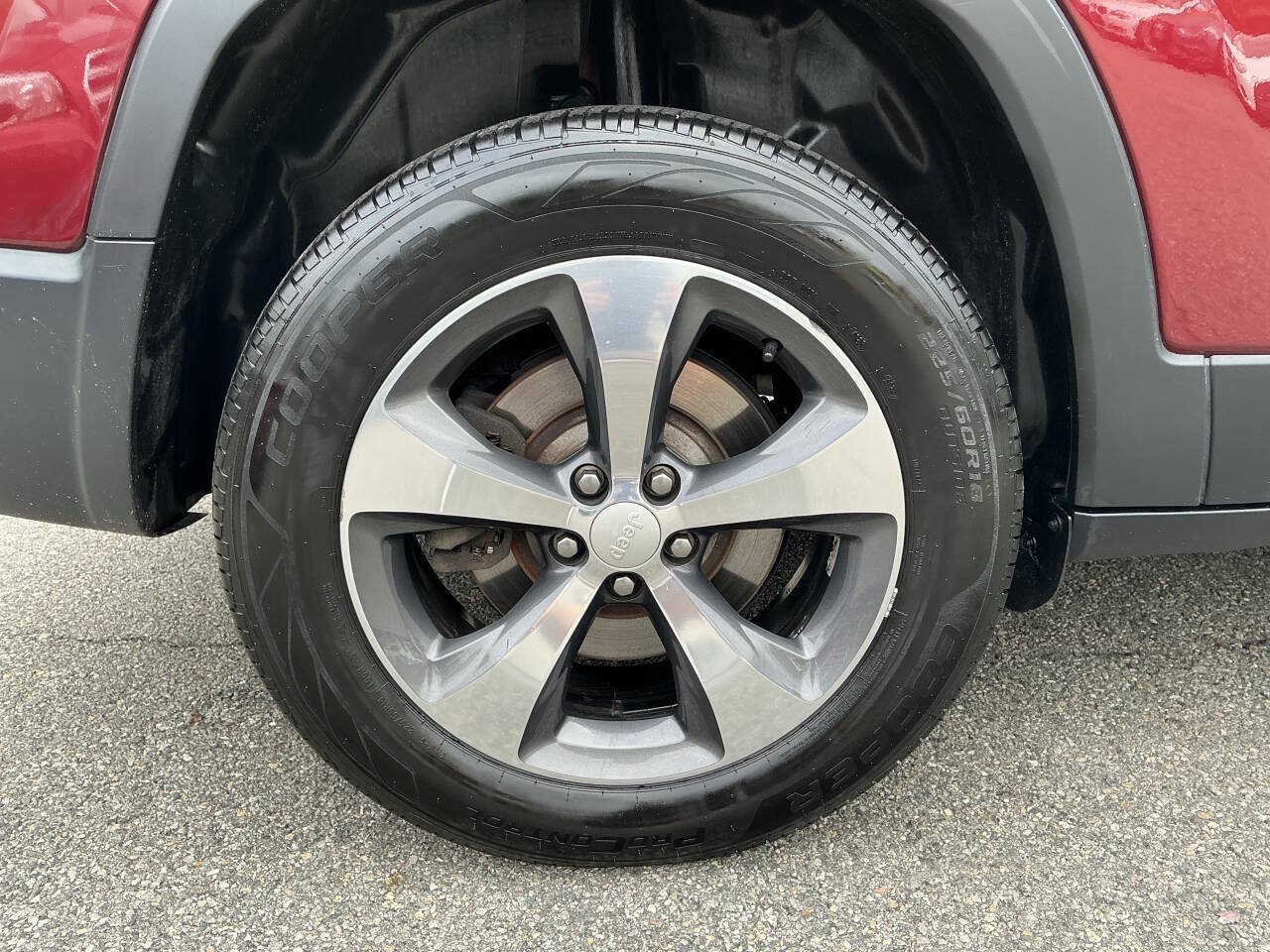 Used 2019 Jeep Cherokee Limited AWD/4WD image 12