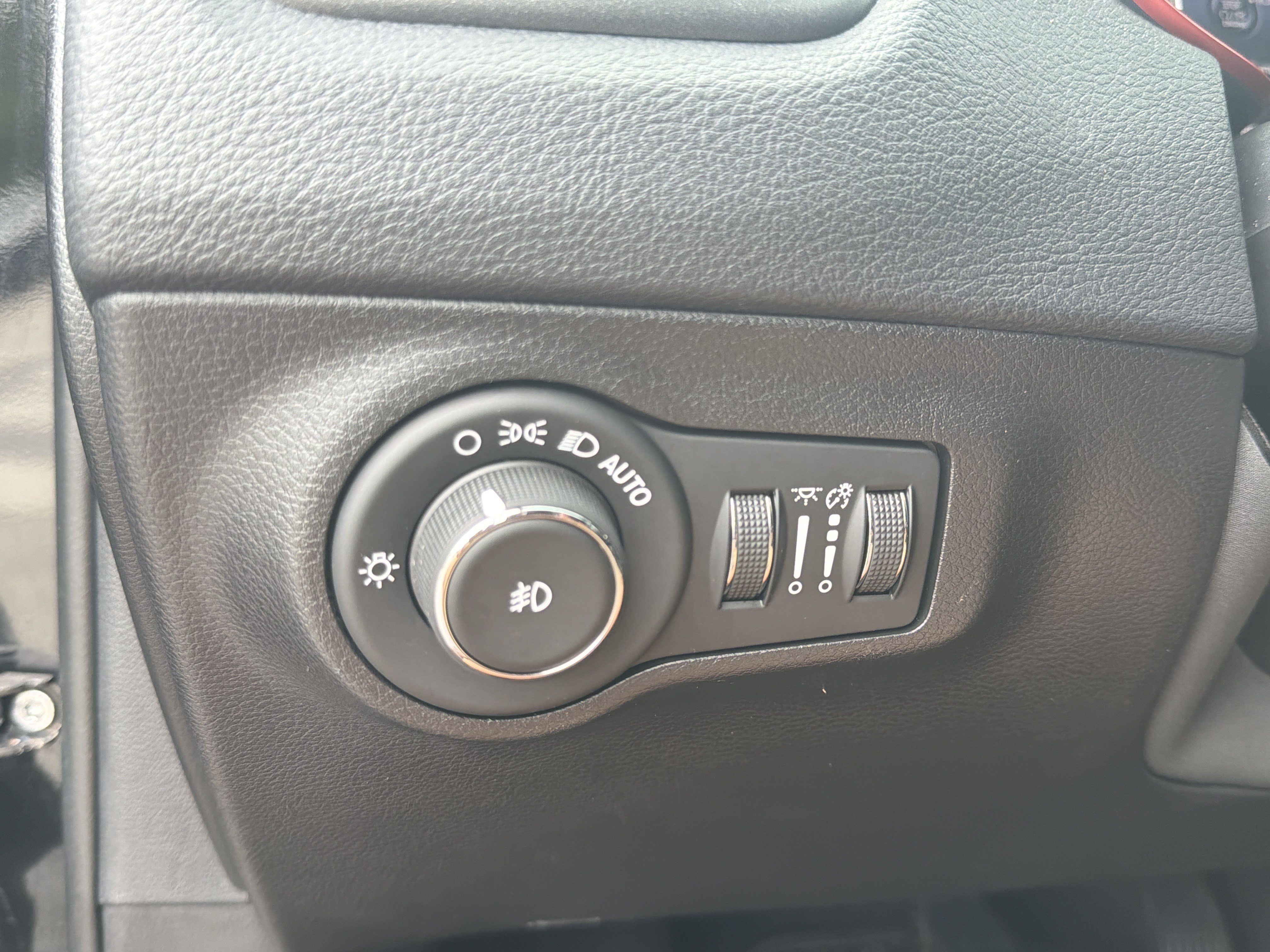 Used 2020 Jeep Compass Trailhawk AWD/4WD image 12