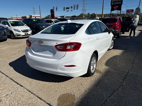 Used 2016 Chevrolet Cruze LT w/ Convenience Package image 4