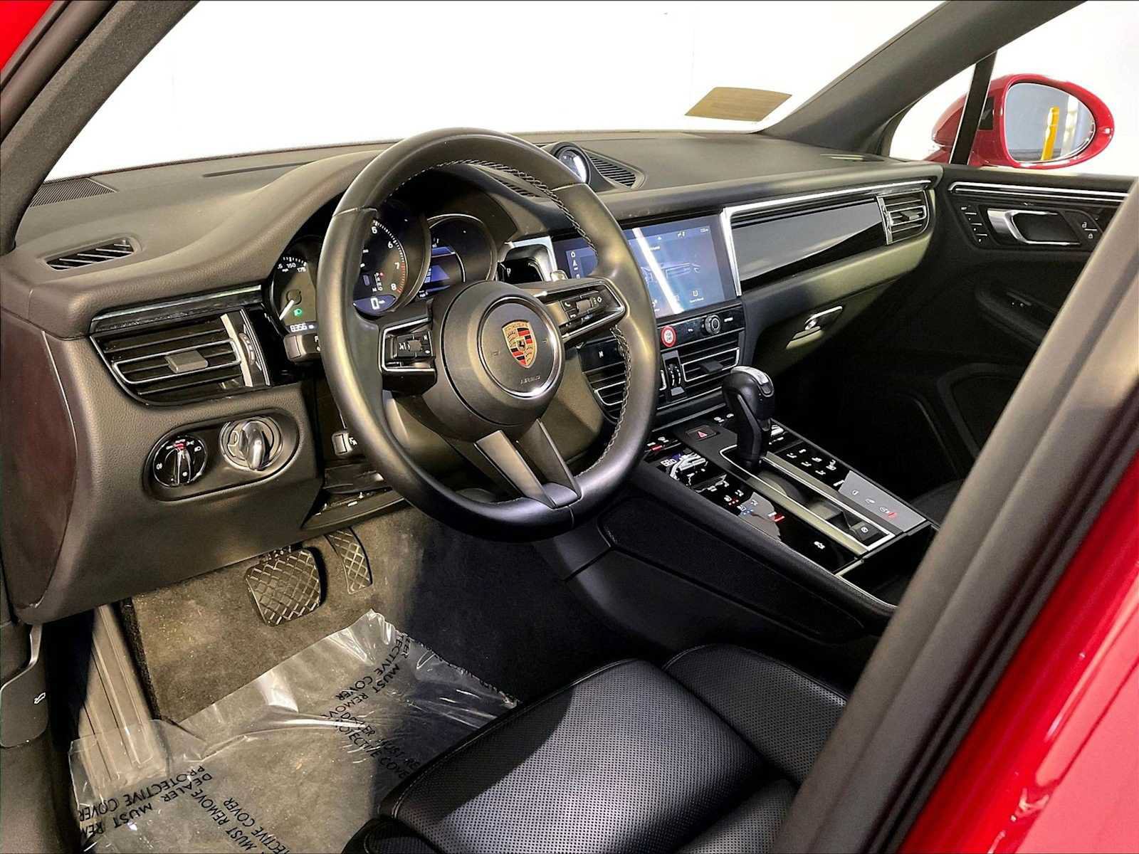Used 2023 Porsche Macan AWD/4WD image 4