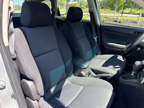 Used 2007 Pontiac Vibe w/ Preferred Package FWD image 34