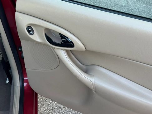 Used 2003 Ford Focus SE FWD image 24