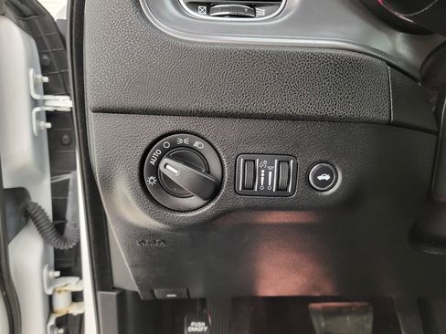 Used 2023 Dodge Charger SXT image 28